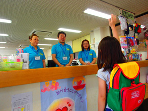 2.スイミングクラブで受付